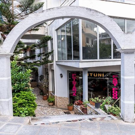 Work-Friendly Central Apartments, Sarande Exterior photo