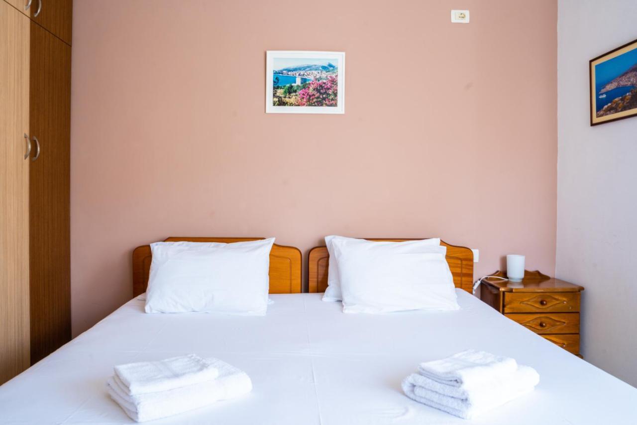 Work-Friendly Central Apartments, Sarande Exterior photo