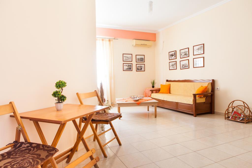 Work-Friendly Central Apartments, Sarande Exterior photo